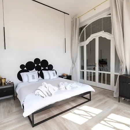 Srebrna Luxury - Fabrykancka - Wnetrza Premium وودج