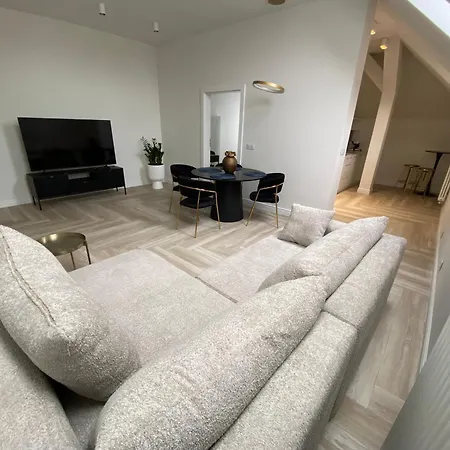 Srebrna Luxury - Fabrykancka - Wnetrza Premium * وودج